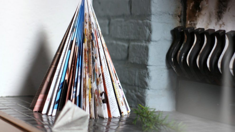 Kerstbomen van oude boeken tijdschriften DIY tutorial - Let it snow