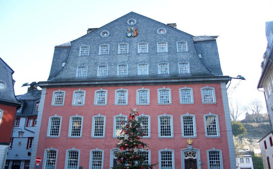 Über Weihnachten Neflix kerstserie Christmas series - Monschau - Rotes Rathaus - Let it snow